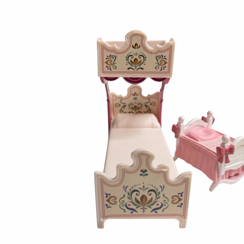 Disney Frozen-themed dollhouse furniture